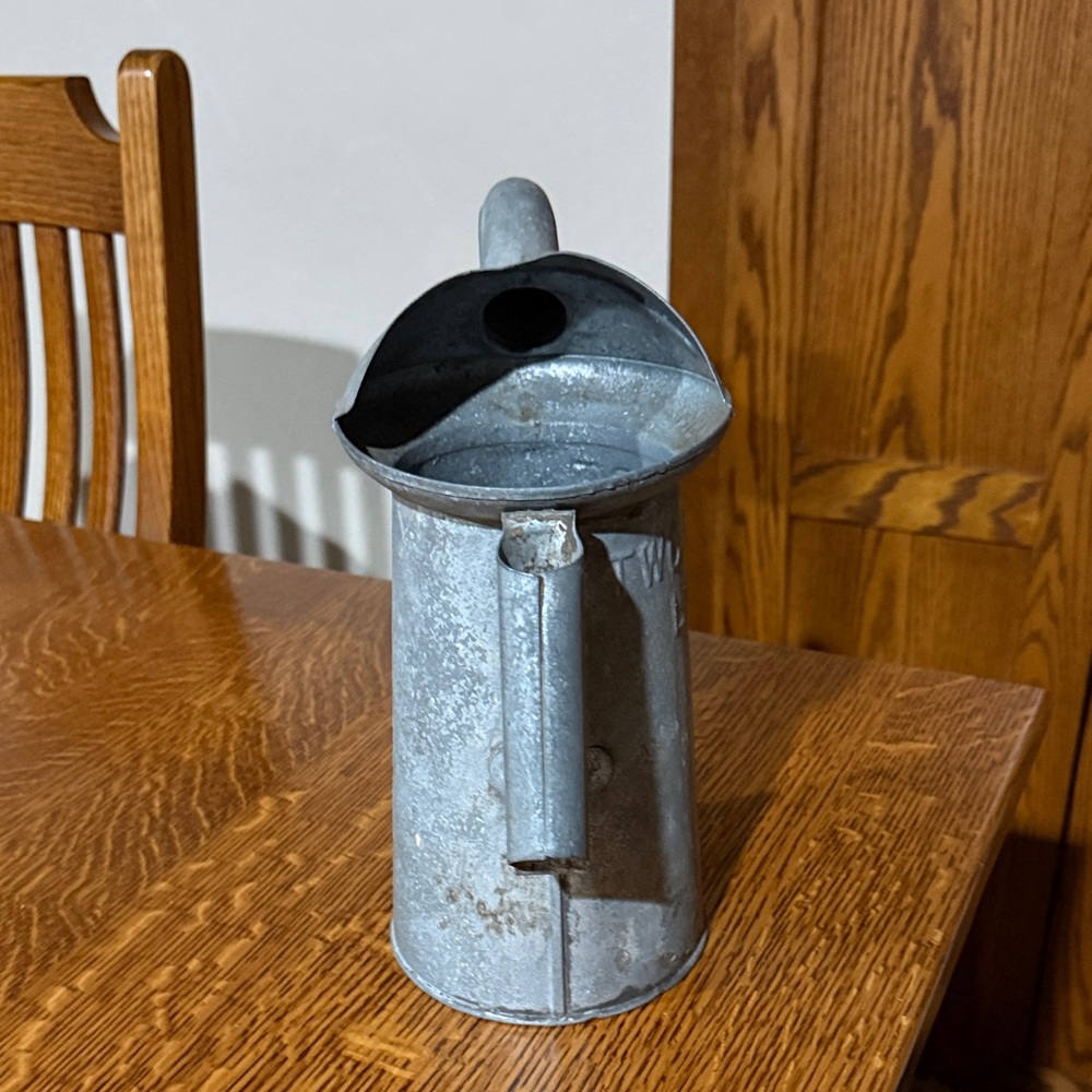 Vintage Metal Oil Can - Picture 4 of 11